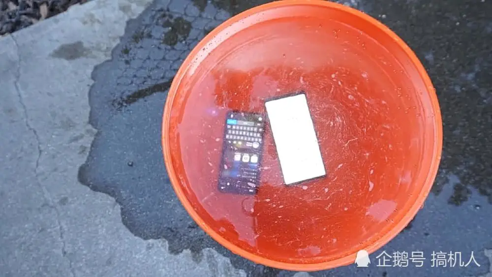 防水苹果手机怎么发广告信息_防水苹果手机是哪款_苹果11手机防水吗