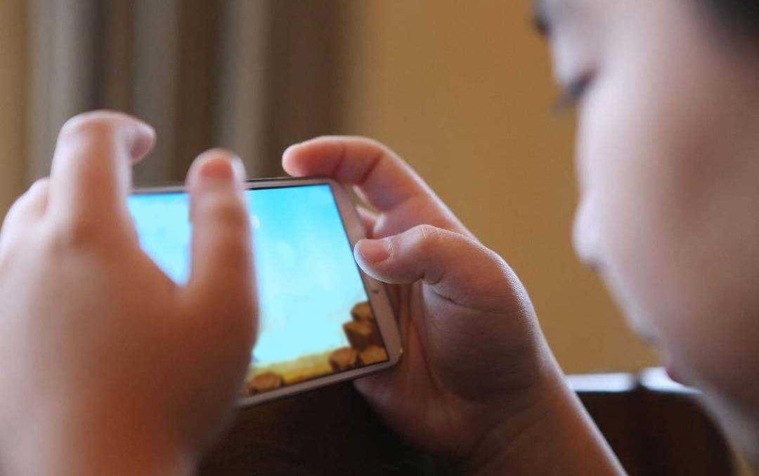 15岁儿童玩手机游戏吗_如何设置儿童玩手机游戏_儿童玩手机游戏充钱还可以退吗